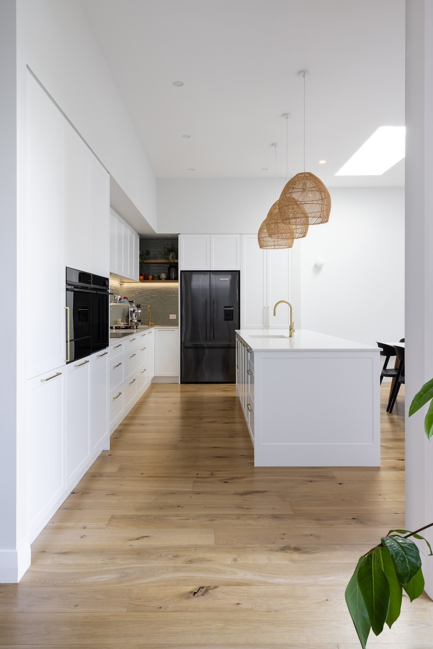 0C6A0104-2 Beautifull Kitchen Wood Flooring