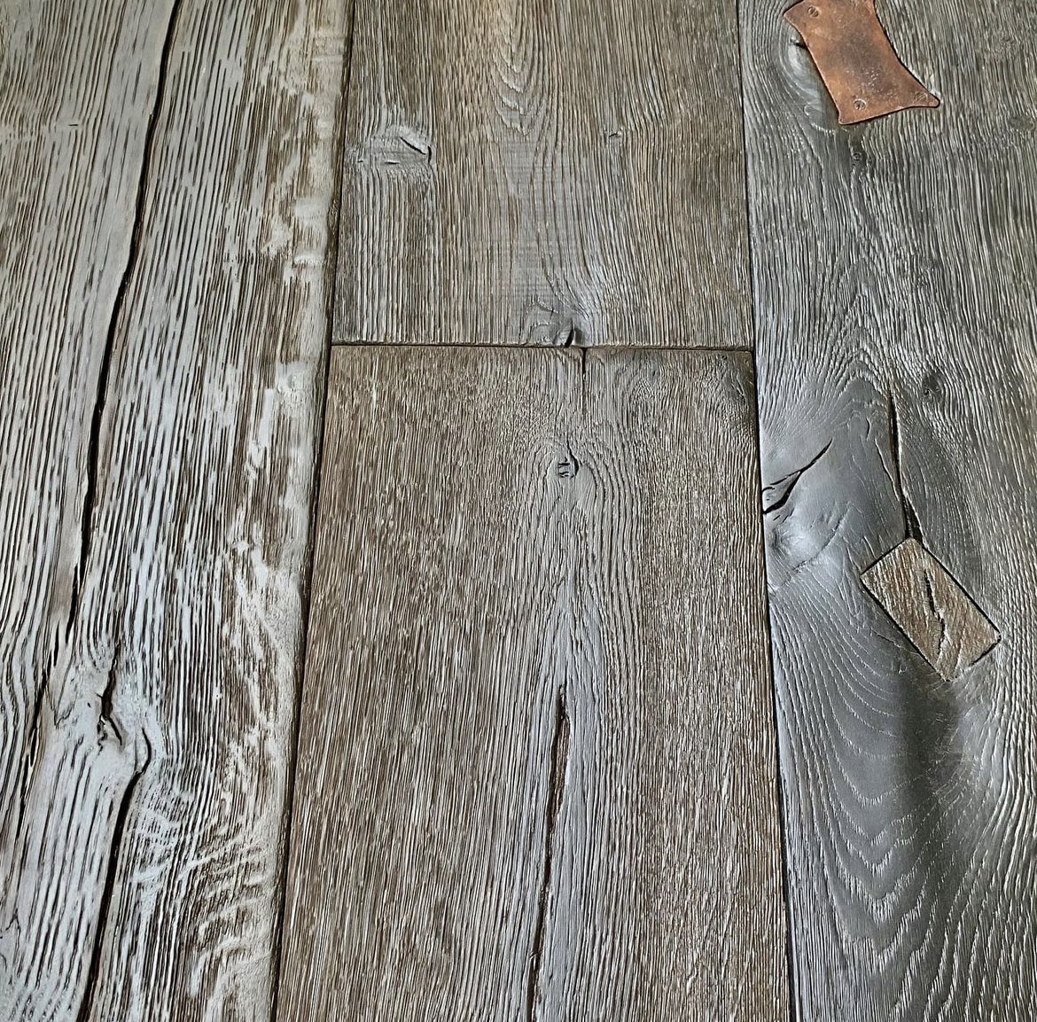 Havane 307 oak flooring with a unique patina and handcrafted detail, perfect for luxury interior design.